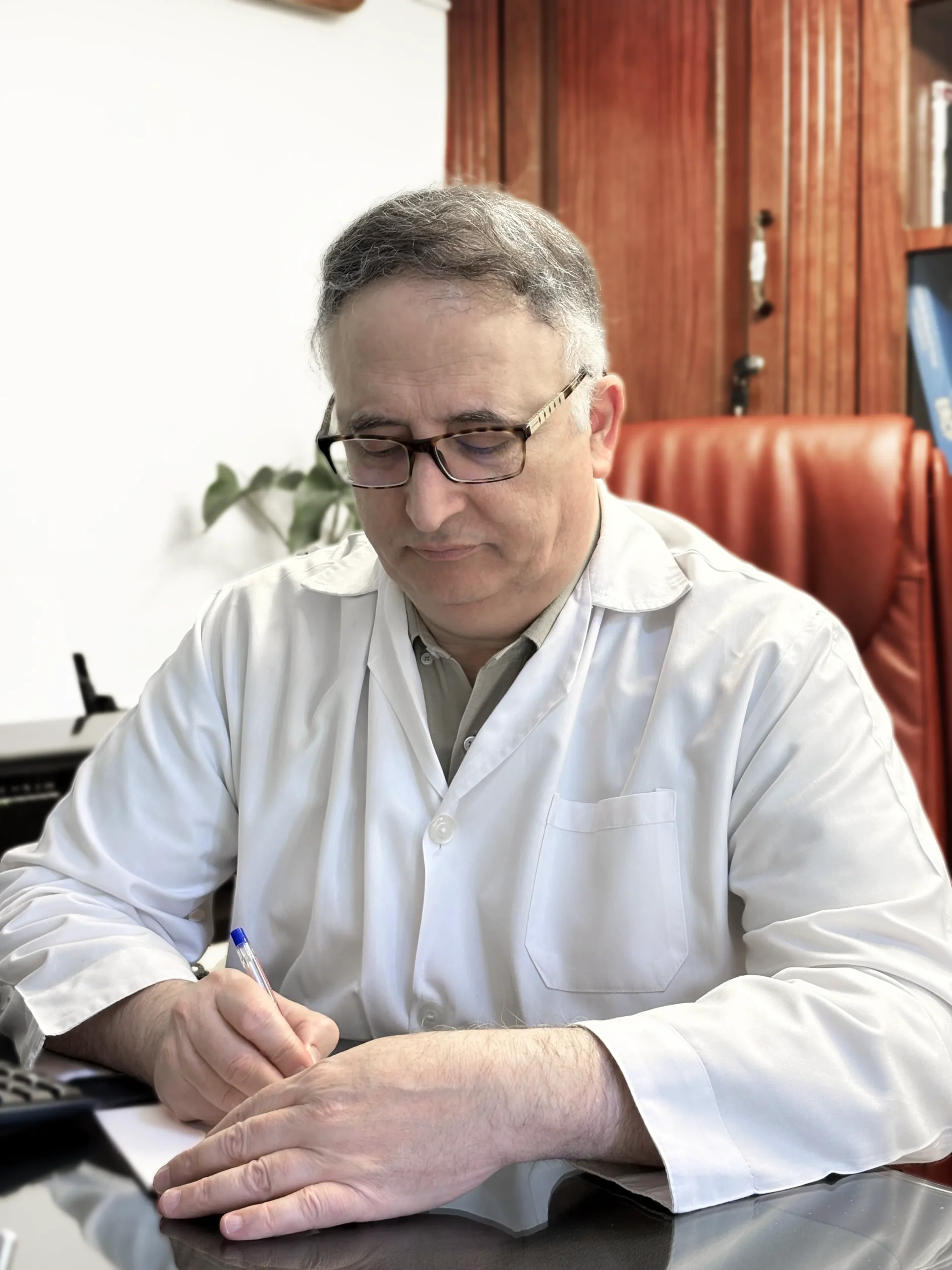 فوق‌تخصص بیماری‌های گوارش و کبد تشخیص دقیق، آندوسکوپی پیشرفته و درمان اصولی با رویکرد علمی و پیگیری کامل بیمار